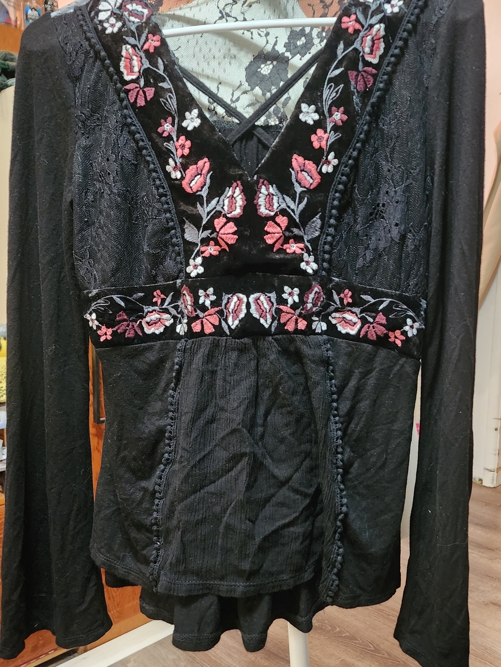 Jolt Women's Black Long Sleeve V-Neck Top with Pink Floral Embroidery Sz Med